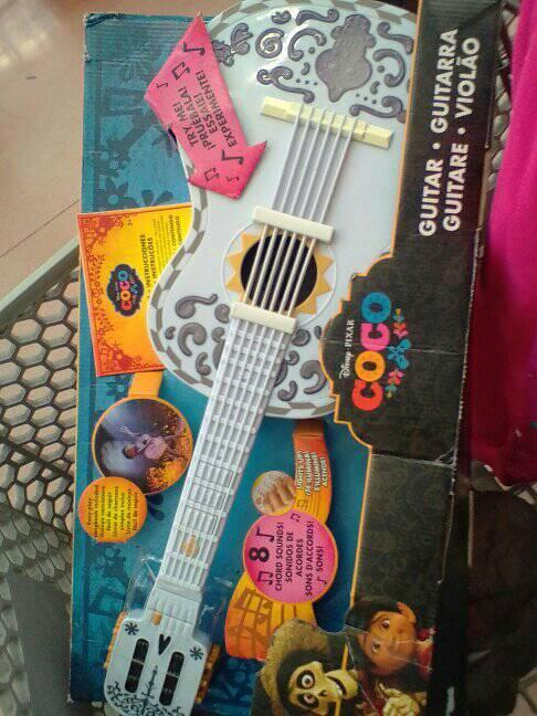 Asociación Aliado Amplia gama $69.01 - Walmart - Guitarra de juguete marca Disney línea Coco con el 85% de  descuento... - LiquidaZona