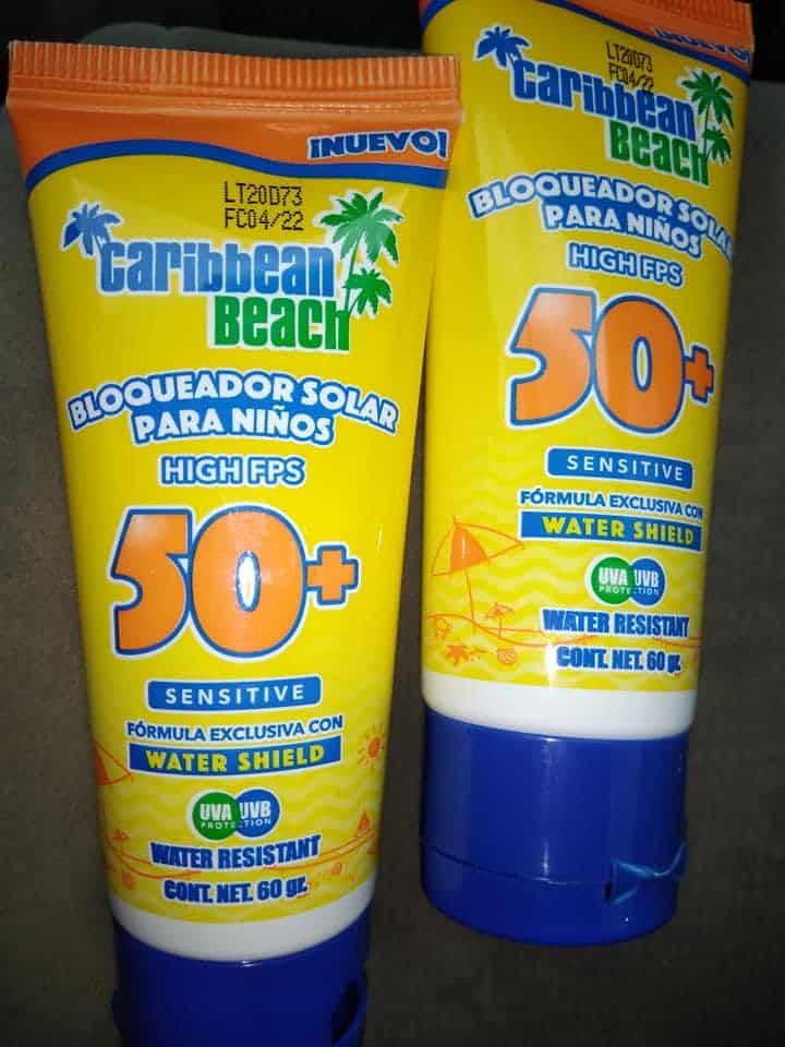 3.01 Bodega Aurrerá Bloqueador solar para niños FPS 50+ marca Caribean Beach con el 90 de