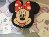 $75.02 – Walmart – Cojín decorativo línea Minnie Mouse marca Disney con el 85% de descuento…