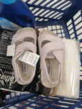 $60.01 – Walmart – Pantuflas infantiles marca George / Variedad de tonos con el 75% de descuento…