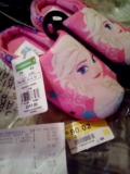 $90.02 – Bodega Aurrerá – Pantuflas para niña línea Frozen con el 50% de descuento…